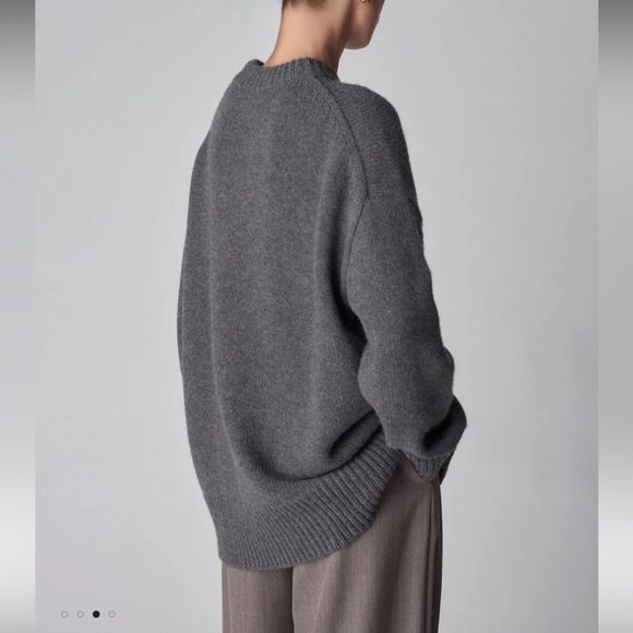 CO Boyfriend Crew Neck in Wool Cashmere - Picture 6 of 7